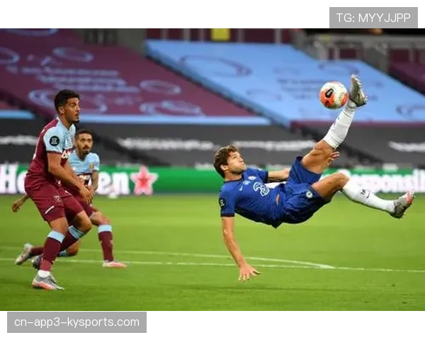 社区活动特写：传奇球星兰帕德指导小球员进行任意球基础训练